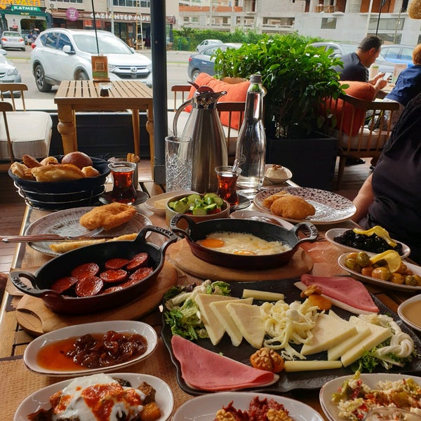 Foto tirada no(a) Naturalinn Şarküteri &amp; Restoran por Betül em 10/17/2020