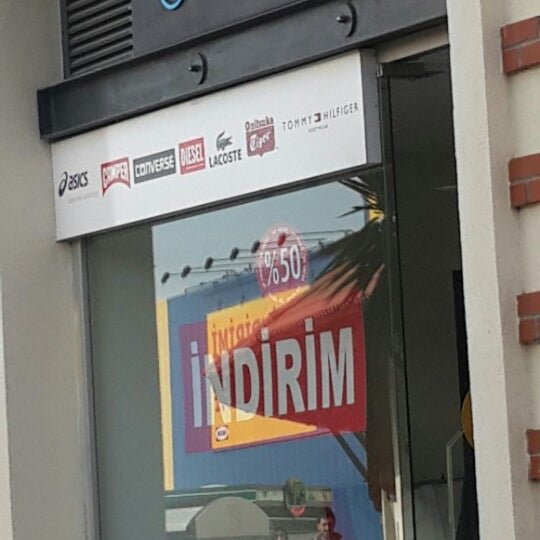 Shoebox Shoe Store in İzmir