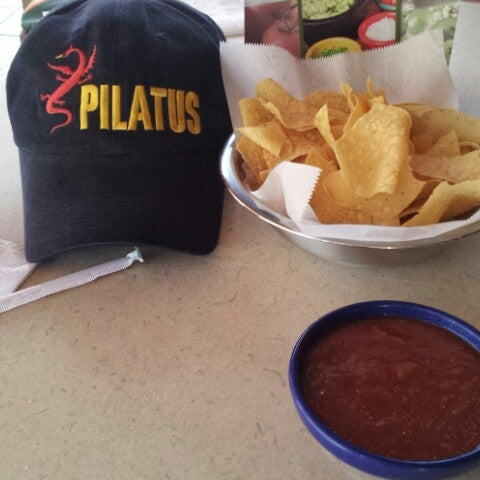 Das Foto wurde bei La Parrilla Mexican Restaurant von Tony U. am 5/8/2013 aufgenommen