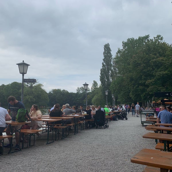 Foto diambil di Seehaus im Englischen Garten oleh Haya’a. pada 8/23/2019