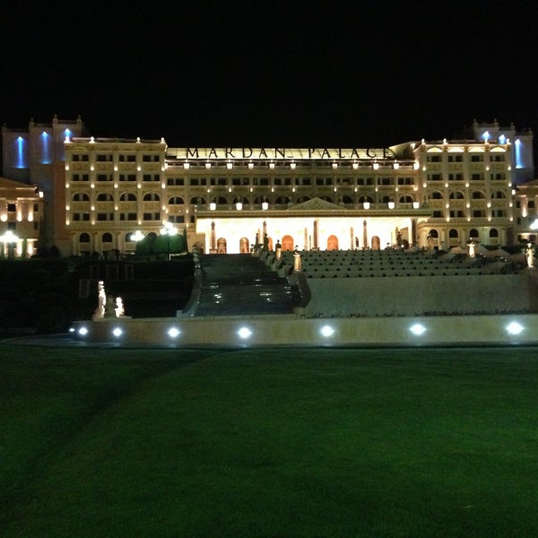 รูปภาพถ่ายที่ Mardan Palace โดย ToLGa 1. เมื่อ 4/17/2013
