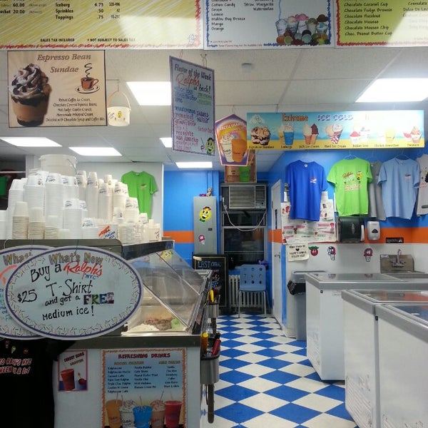 Photo taken at Ralph&#39;s Famous Italian Ices by Jessica L. on 5/12/2013