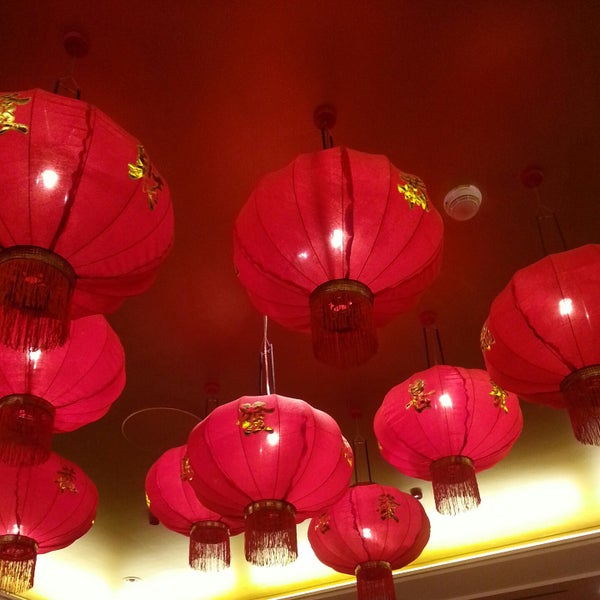 Photo taken at FonDRAGONPearl Chinese &amp; Sushi Restaurant - Adana HiltonSA by Berna on 10/31/2014