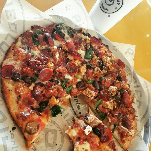 Photo taken at Pieology Pizzeria by Jamie R. on 3/15/2016