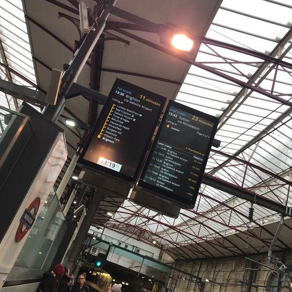 platform 3 clerkenwell farringdon railway station zfd platform 3 clerkenwell farringdon railway station zfd