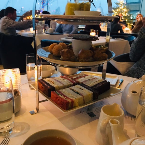 Das Foto wurde bei Oxo Tower Restaurant von Petra M. am 12/15/2018 aufgenommen