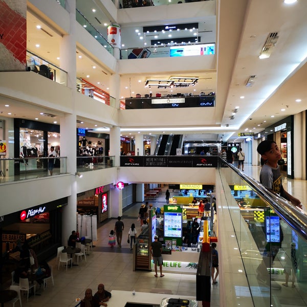 Foto tomada en Suria Sabah Shopping Mall  por pehin a. el 4/20/2019