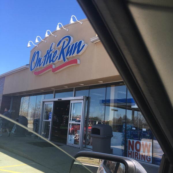 Mobil On The Run Fuel Station in Chesterfield Commons