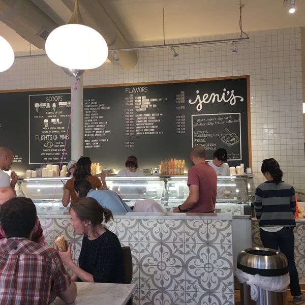 5/5/2018 tarihinde Karen S.ziyaretçi tarafından Jeni&#39;s Splendid Ice Creams'de çekilen fotoğraf