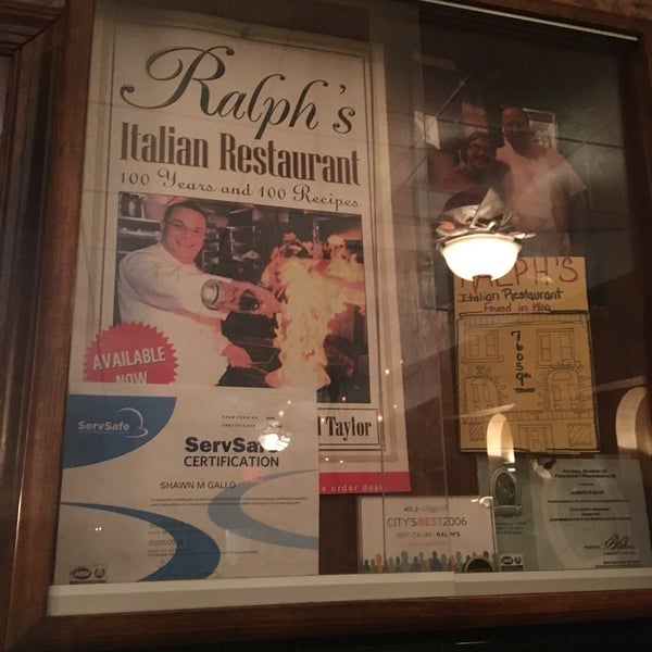 10/15/2016에 Karen S.님이 Ralph&#39;s Italian Restaurant에서 찍은 사진