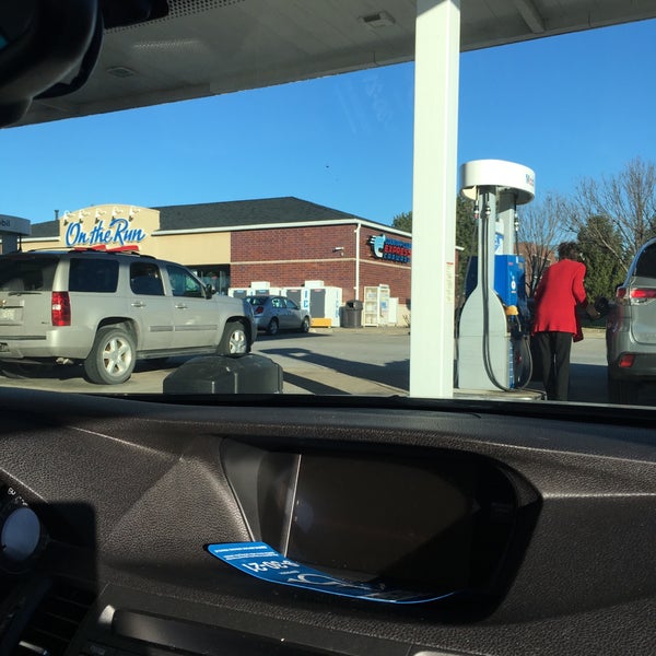Mobil On The Run Gas Station in Chesterfield Commons