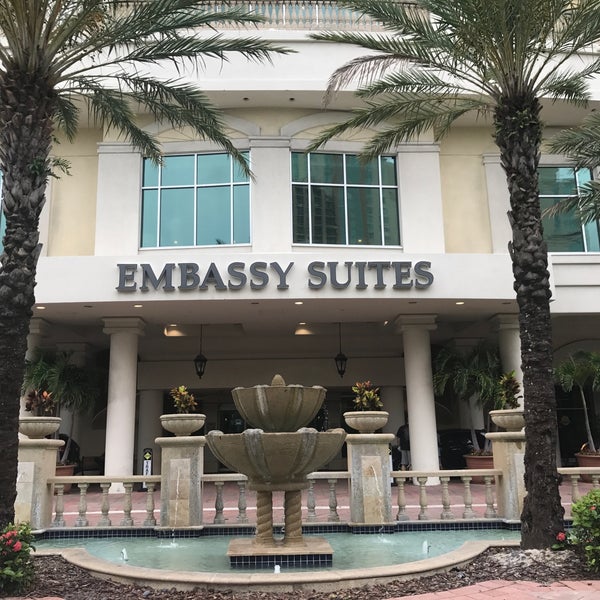 Foto diambil di Embassy Suites by Hilton oleh Jared R. pada 6/21/2017