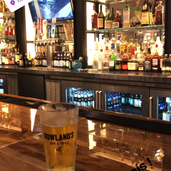 Foto tirada no(a) Rowland’s Bar &amp; Grill por Jo B. em 6/9/2018