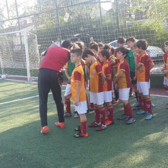 Photo taken at Etiler Galatasaray Futbol Okulu by koray g. on 4/17/2016