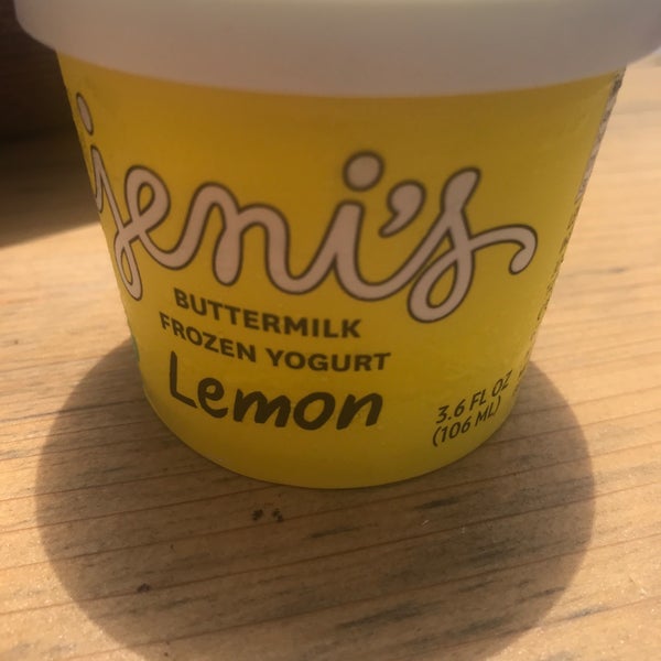 Photo taken at Jeni&#39;s Splendid Ice Creams by Claire W. on 5/26/2019