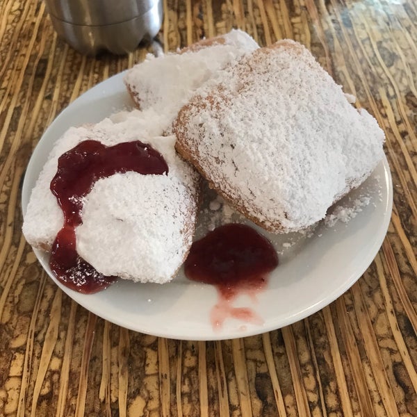Foto diambil di Bayou Bakery, Coffee Bar &amp; Eatery oleh Claire W. pada 8/17/2019