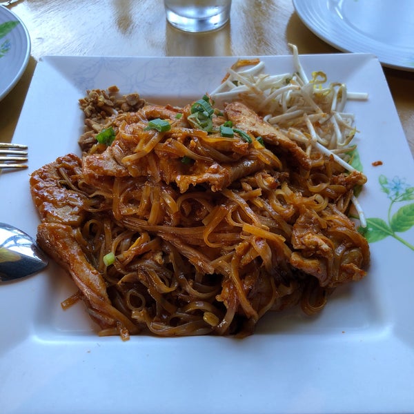 Photo taken at NaraDeva Thai Restaurant by Marcel P. on 11/8/2018
