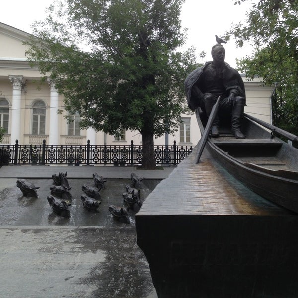 Памятник шолохову в москве на гоголевском бульваре