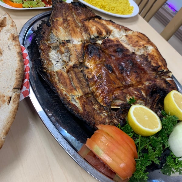 รูปภาพถ่ายที่ Nahrain Fish &amp; Chicken Grill โดย Saeed A. เมื่อ 2/15/2020