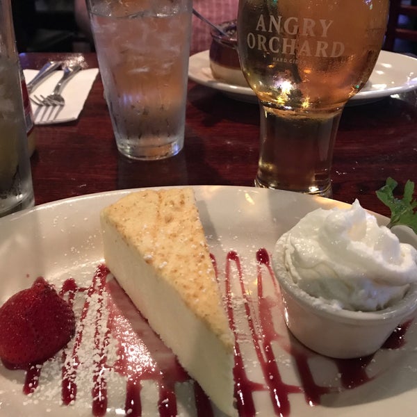 Photo taken at Smith&#39;s Bar &amp; Restaurant by Tonee R. on 5/26/2019