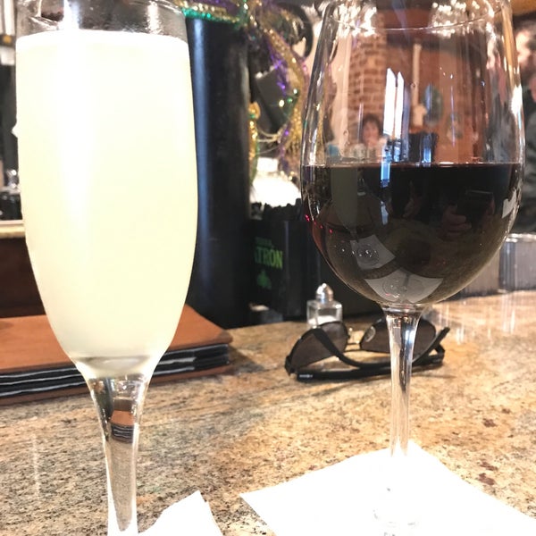 Das Foto wurde bei Orleans Grapevine Wine Bar and Bistro von Tonee R. am 5/30/2019 aufgenommen