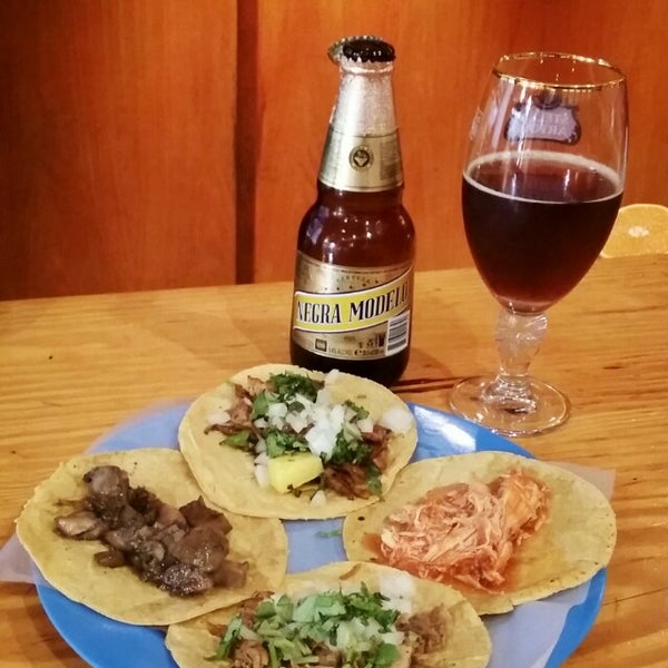 Снимок сделан в Tacos Chapultepec пользователем Kim Erik H. 8/2/2014