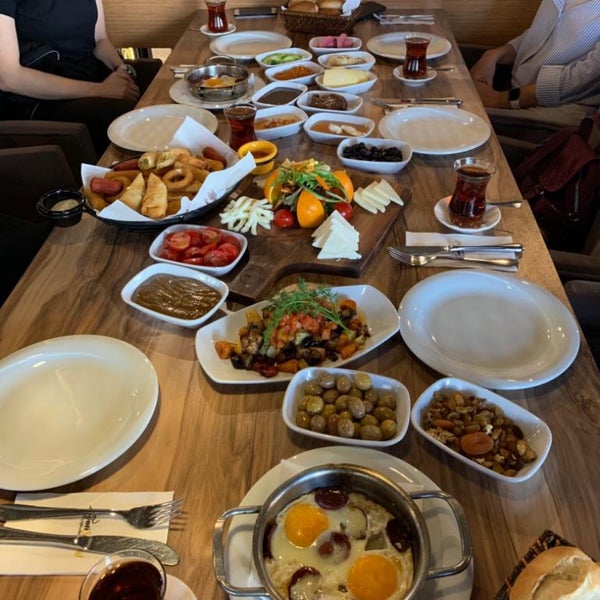Das Foto wurde bei Antisosyal Cafe von Özdeş E. am 10/13/2019 aufgenommen