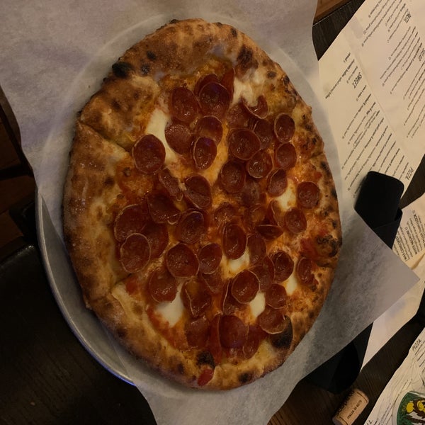 Foto scattata a Reilly Craft Pizza da Chimmy .. il 1/5/2020