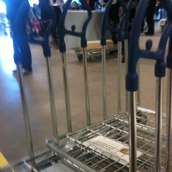รูปภาพถ่ายที่ IKEA โดย Marie-Jeanne C. เมื่อ 2/2/2013