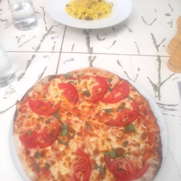 I have ordered a margherita  pizza ,it was very good, very tasty food and a very pleasant place
