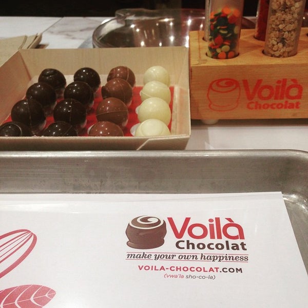 Photo taken at Voilà Chocolat by Cecilia C. on 5/6/2015
