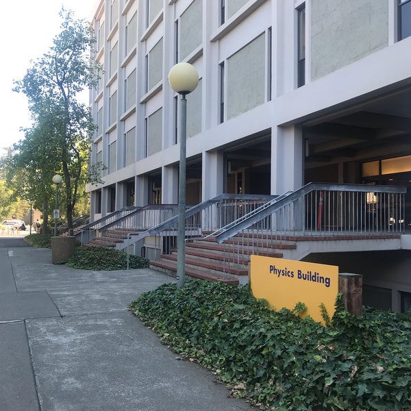 Здания будущего. Цифровой двойник (digital twin) в энергетике. Цифровые технологии в строительстве. Journal of physics d: applied physics. Стройка фон.