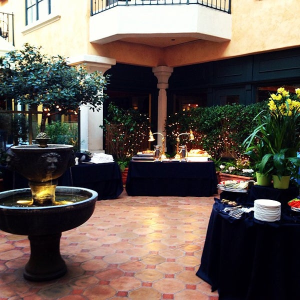 2/28/2013 tarihinde David D.ziyaretçi tarafından Garden Court Hotel'de çekilen fotoğraf