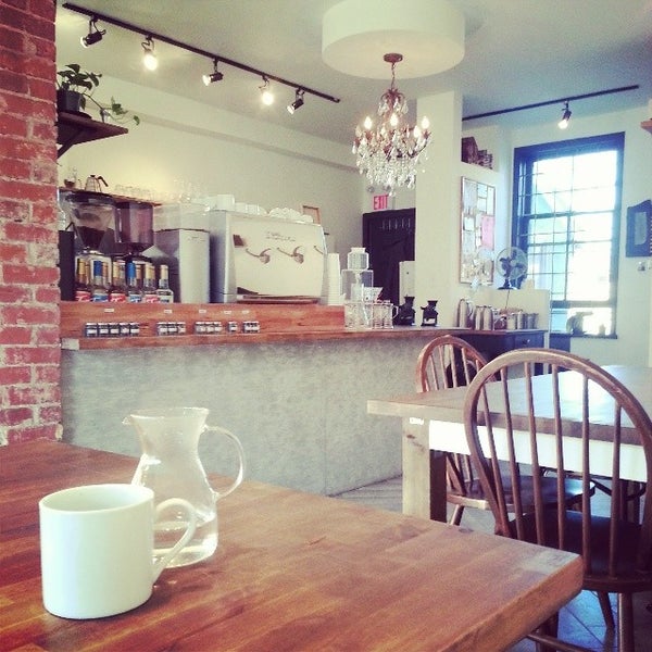 12/3/2013 tarihinde Kai C.ziyaretçi tarafından Aperture Coffee Bar'de çekilen fotoğraf