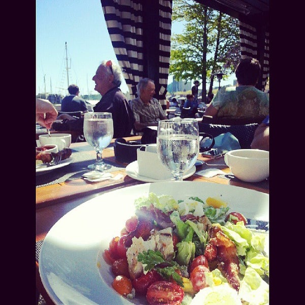 5/5/2013 tarihinde Kai C.ziyaretçi tarafından Dockside Restaurant'de çekilen fotoğraf