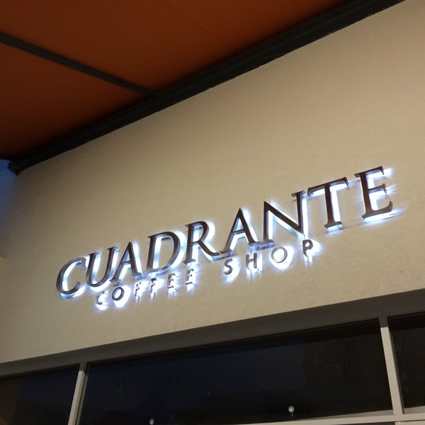 Das Foto wurde bei Cuadrante Coffee Shop von Fabian L. am 5/7/2014 aufgenommen