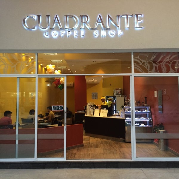 Das Foto wurde bei Cuadrante Coffee Shop von Fabian L. am 6/1/2014 aufgenommen