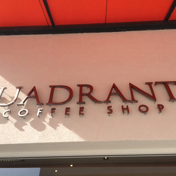 Снимок сделан в Cuadrante Coffee Shop пользователем Fabian L. 5/19/2014