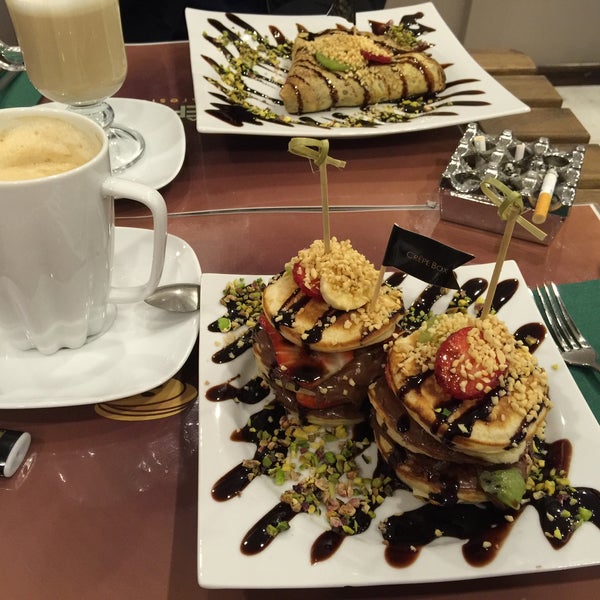 2/28/2016 tarihinde Osman E.ziyaretçi tarafından Crepe Box Cafe Restaurant'de çekilen fotoğraf