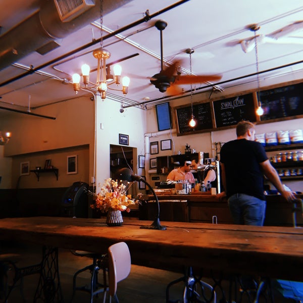 Foto diambil di Swallow Café oleh Isabela C. pada 8/13/2019