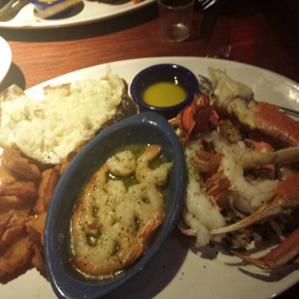 Photo taken at Red Lobster by Lorraine E. on 1/29/2015