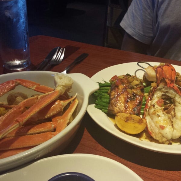 Photo taken at Red Lobster by Lorraine E. on 5/17/2015
