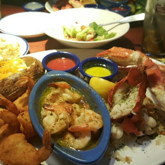 Photo taken at Red Lobster by Lorraine E. on 1/29/2016