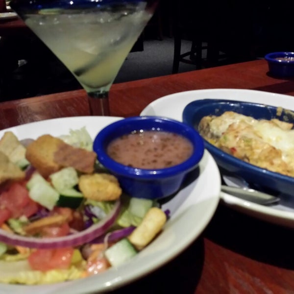 Photo taken at Red Lobster by Lorraine E. on 4/5/2014