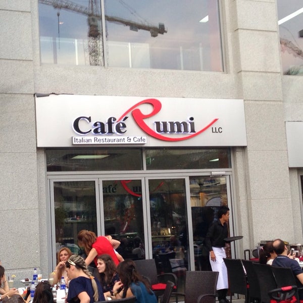 Снимок сделан в Café Rumi- Italian Restaurant And Cafe пользователем Sameh N. 3/29/2014