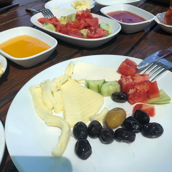 Photo taken at Yeşil Vadi Restaurant by 😎😎 . on 6/27/2019