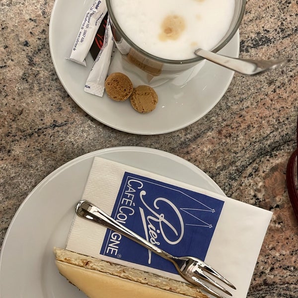 11/4/2021 tarihinde Ronak A.ziyaretçi tarafından Café Riese'de çekilen fotoğraf