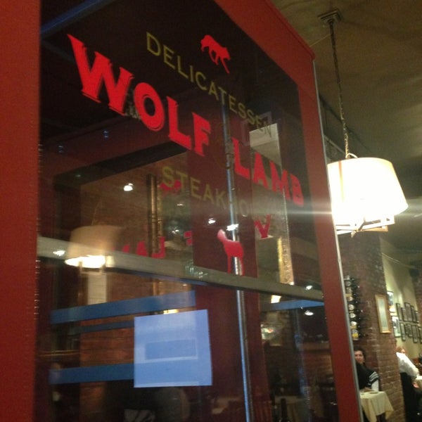 Foto scattata a Wolf &amp; Lamb Steakhouse da Ellie M. il 8/4/2013