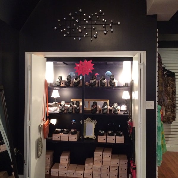 Children's clothing store. Sassy chic. Chic boutique. Sassy одежда. Chic boutique.