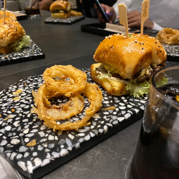 Photo taken at Gourmet Burger by D7 ✨. on 10/12/2019